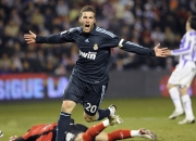 开云棋牌游戏-跨越赛场的英雄叙事，广厦破局与詹姆斯在德甲的关键球时刻