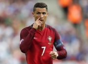 开云棋牌入口-铁血里昂筑铜墙，基米希一剑封喉定乾坤—欧冠大场面下的防守艺术与领袖光芒