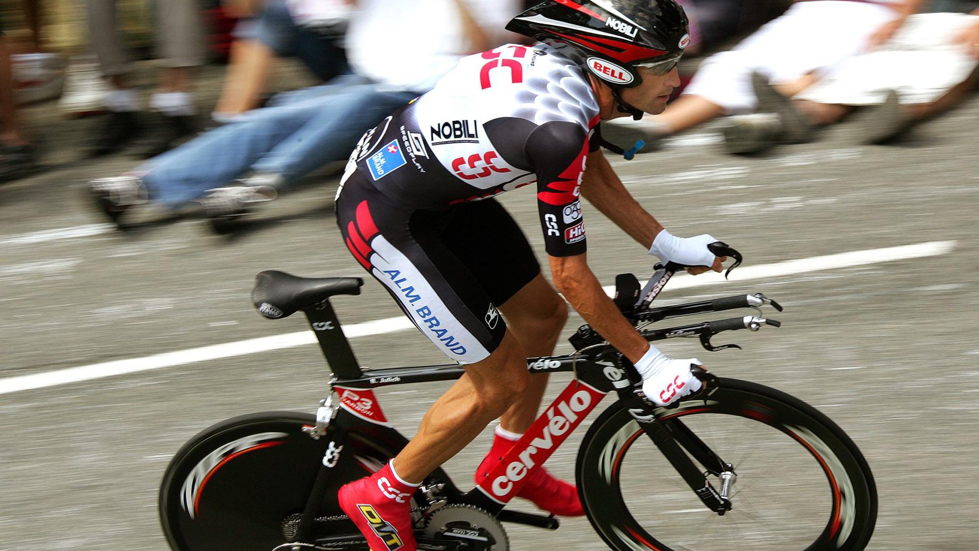 弗拉霍维奇一锤定音，芬兰战术性粉碎喀麦隆式冲击