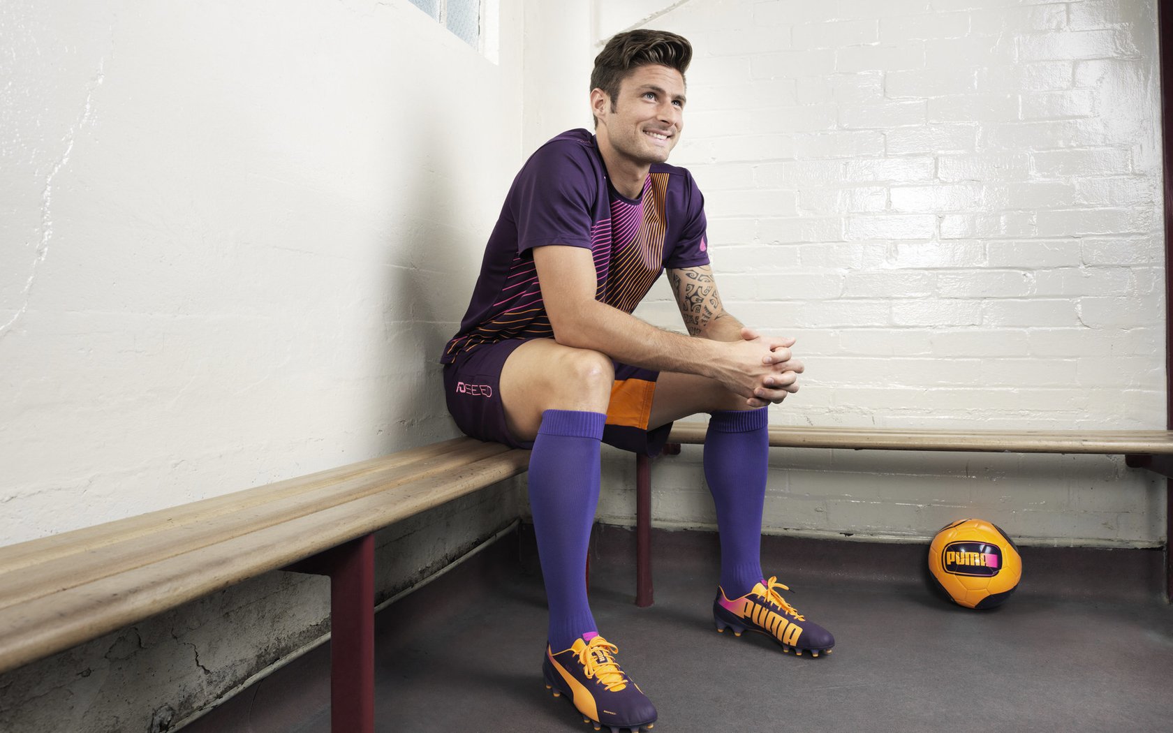 当安第斯雄鹰遇见非洲黑星，一场跨越时空的足球狂想曲