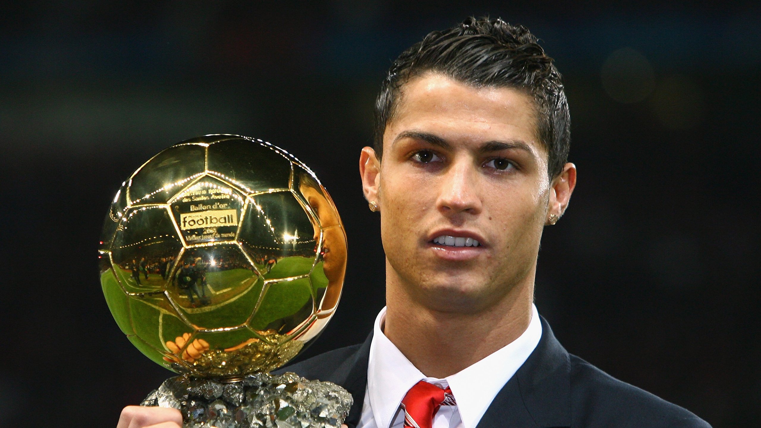 欧陆烽火，萨拉赫一剑封喉，勒沃库森鏖战马竞终定乾坤