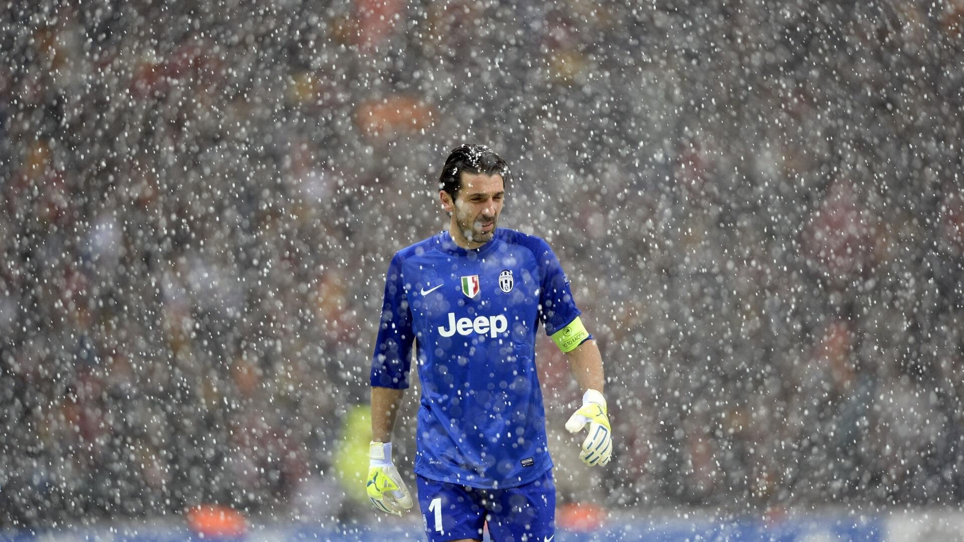 赛道上的红色风暴，汉密尔顿关键制胜，红牛车队轻取迈凯伦